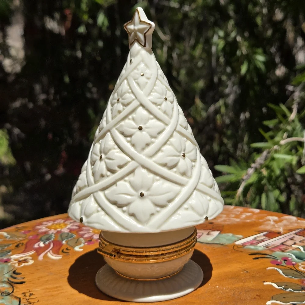 Vtg Ceramic Christmas Tree Hinged Trinket Box White‎ Gold Stars Holiday Decor